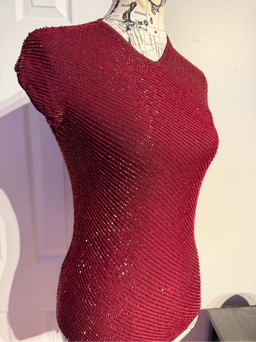 Carmen Marc Valvo Vintage Embellish Beads Shiny Burgundy M ribbed diagonal knit